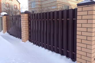 Забор из евроштакетника в шахматном порядке 30 метров фото в Долгопрудном