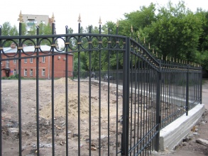 Сварные заборы на ленточном фундаменте 100 метров фото цена под ключ