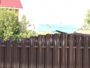 Забор из евроштакетника на ленточном фундаменте 10 метров фото в Долгопрудном